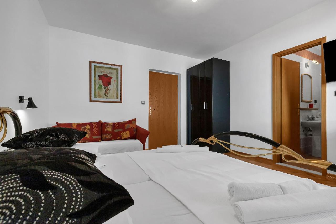 Guest House Lazeta Duce Bagian luar foto