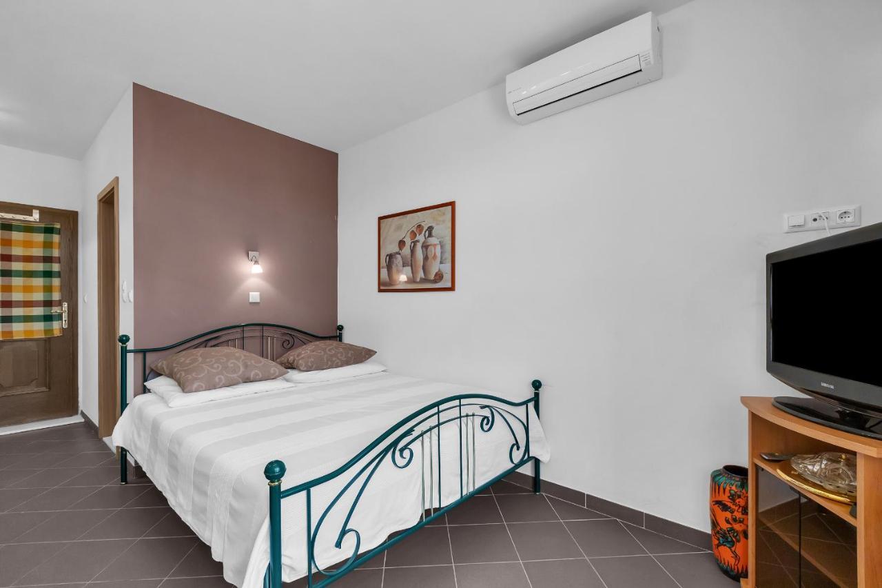 Guest House Lazeta Duce Bagian luar foto